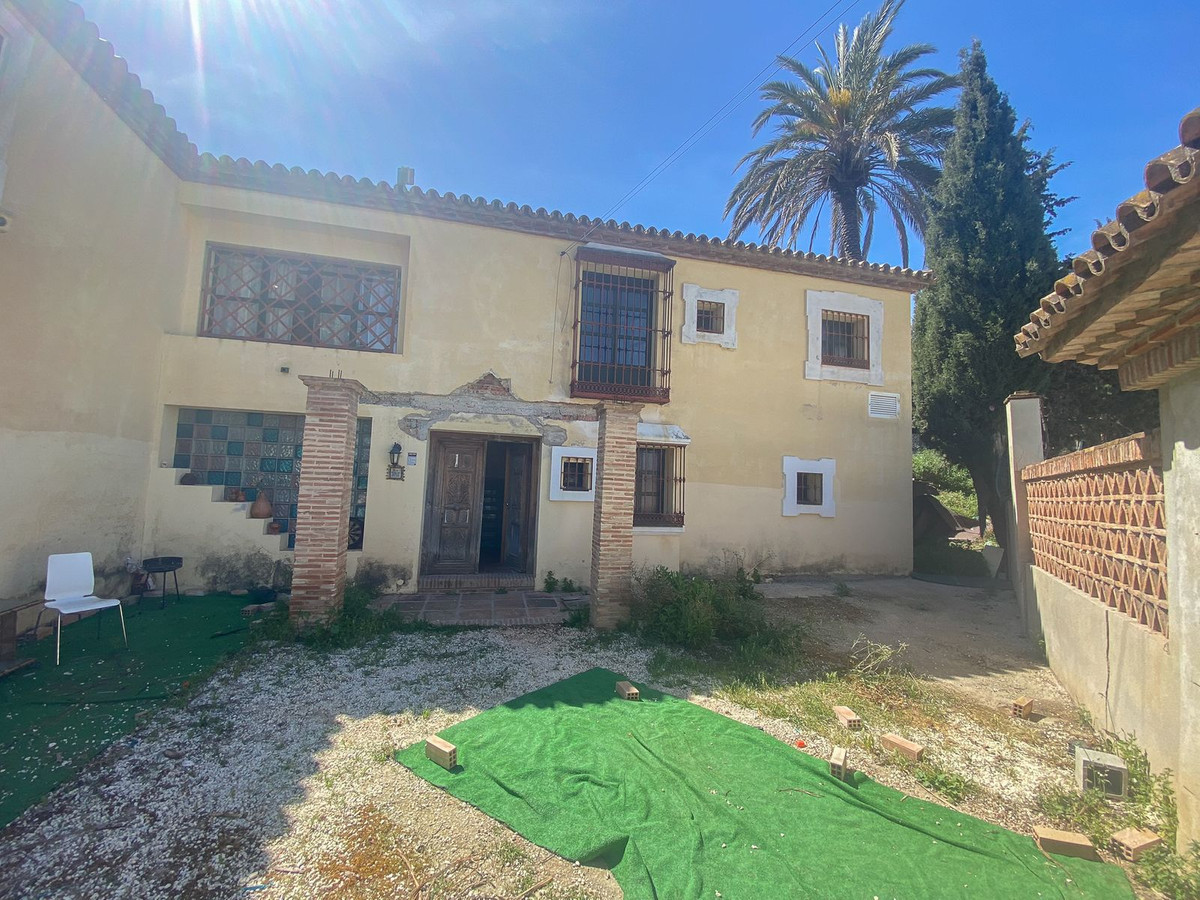 6 Bed Townhouse for sale in Nueva Andalucía Costa Del Sol, Málaga, Spain