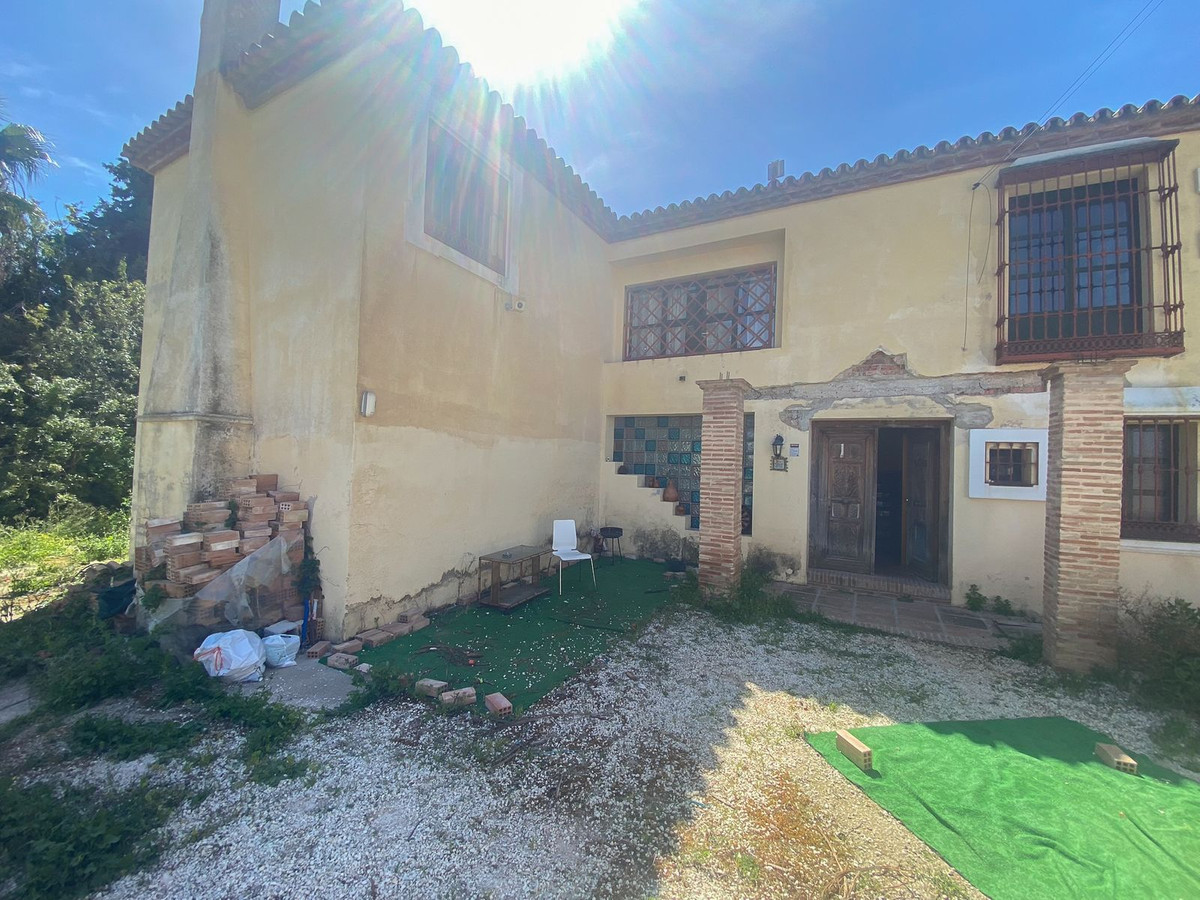6 Bed Townhouse for sale in Nueva Andalucía Costa Del Sol, Málaga, Spain