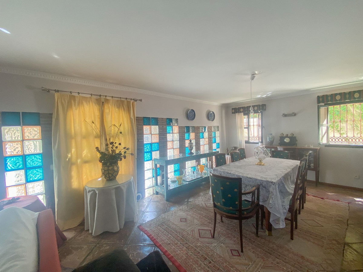 6 Bed Townhouse for sale in Nueva Andalucía Costa Del Sol, Málaga, Spain