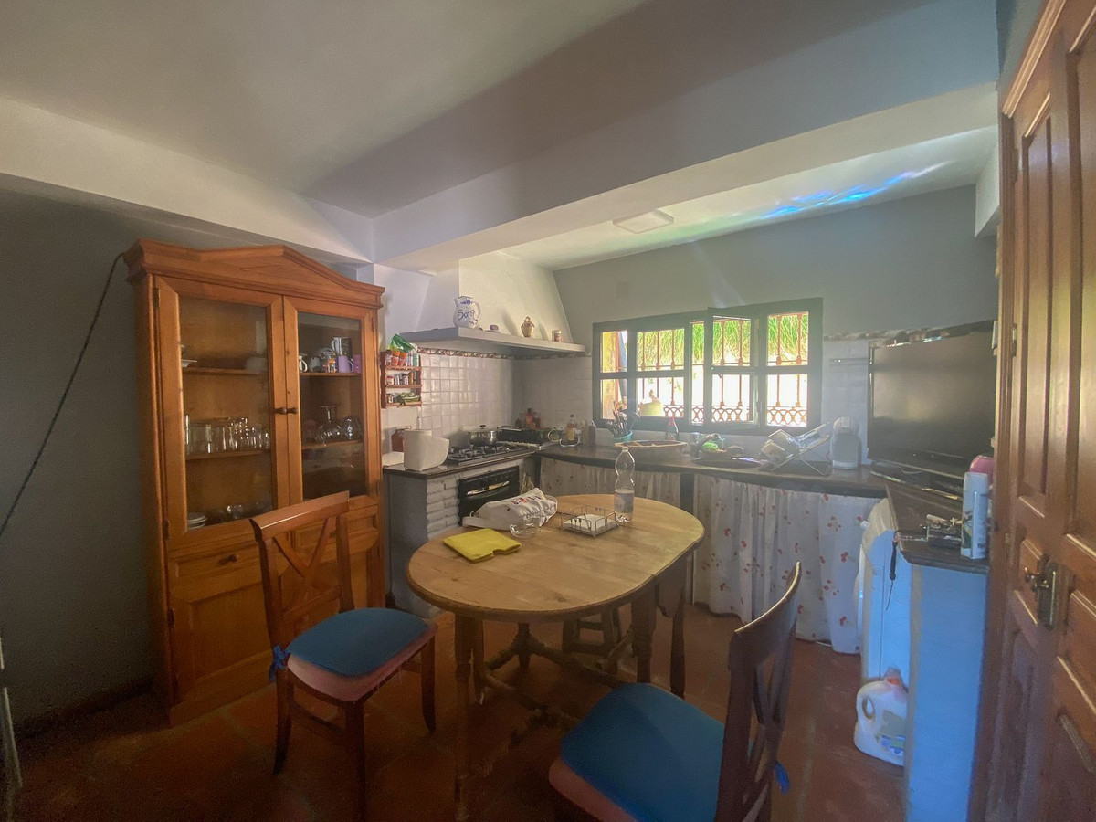 6 Bed Townhouse for sale in Nueva Andalucía Costa Del Sol, Málaga, Spain