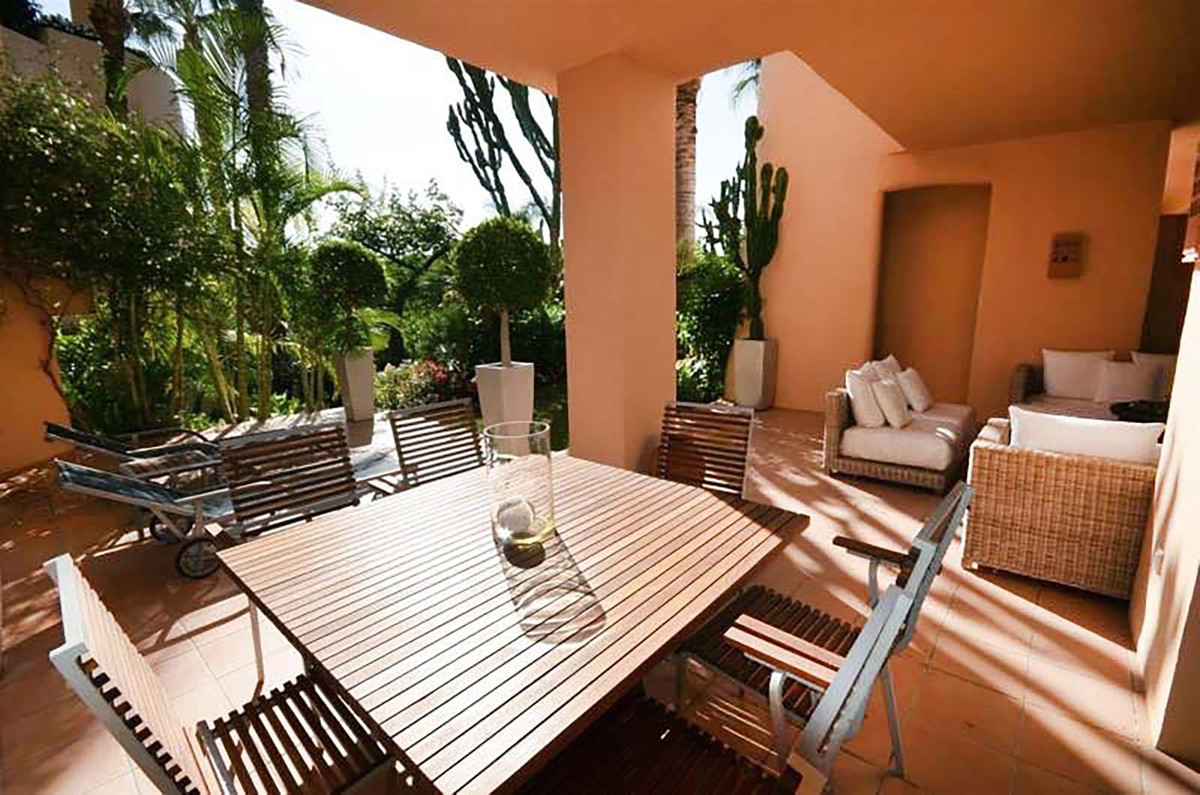 3 Bed Apartment for sale in Marbella Costa Del Sol, Málaga, Spain