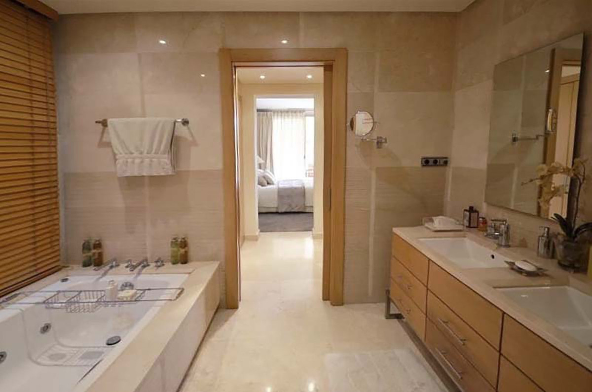 3 Bed Apartment for sale in Marbella Costa Del Sol, Málaga, Spain