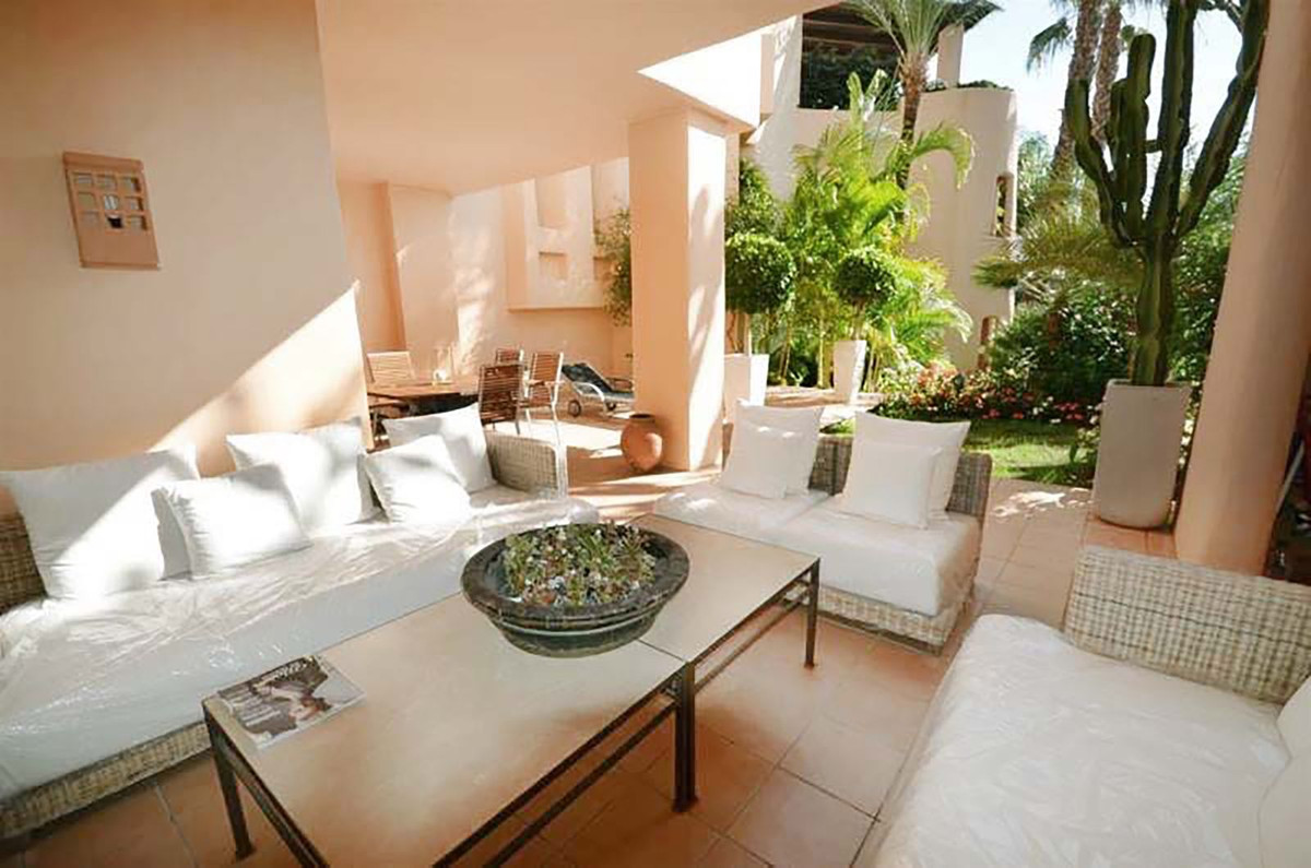 3 Bed Apartment for sale in Marbella Costa Del Sol, Málaga, Spain