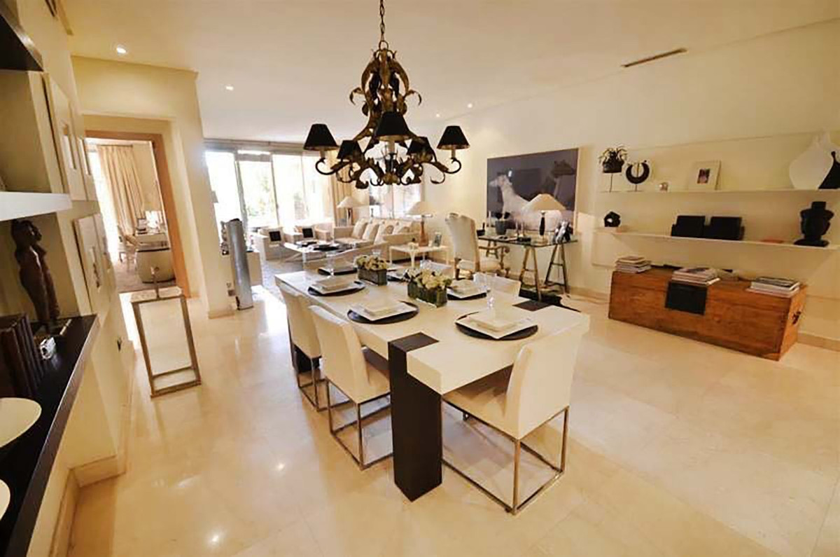 3 Bed Apartment for sale in Marbella Costa Del Sol, Málaga, Spain