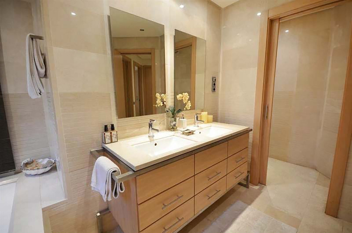 3 Bed Apartment for sale in Marbella Costa Del Sol, Málaga, Spain