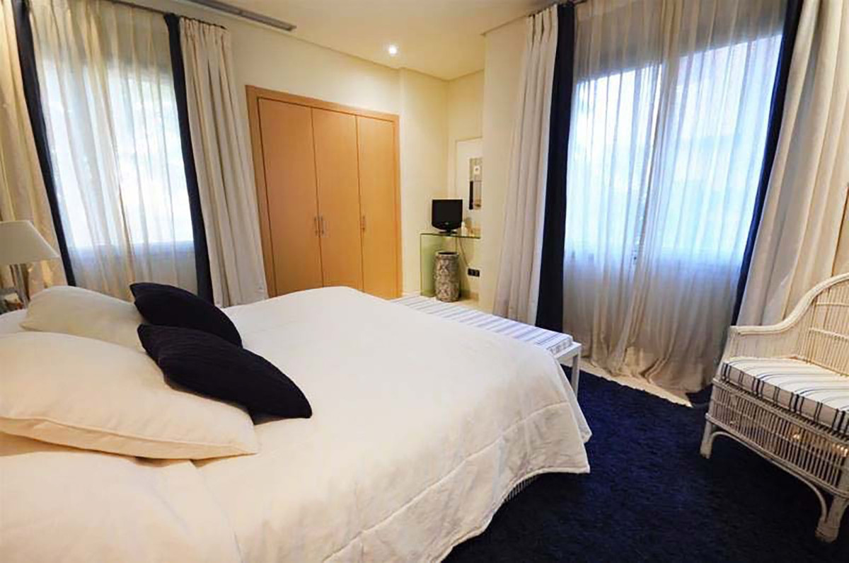 3 Bed Apartment for sale in Marbella Costa Del Sol, Málaga, Spain