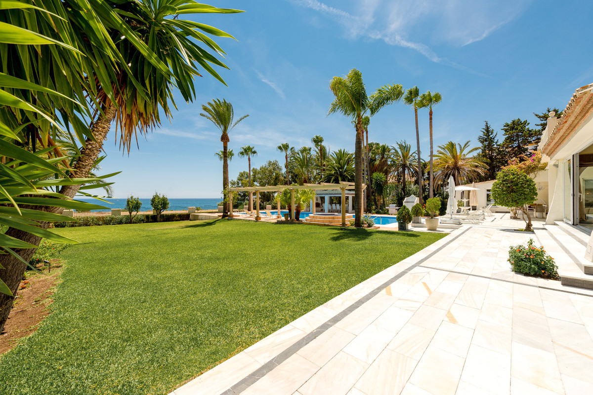 6 Bed Townhouse for sale in Estepona Costa Del Sol, Málaga, Spain