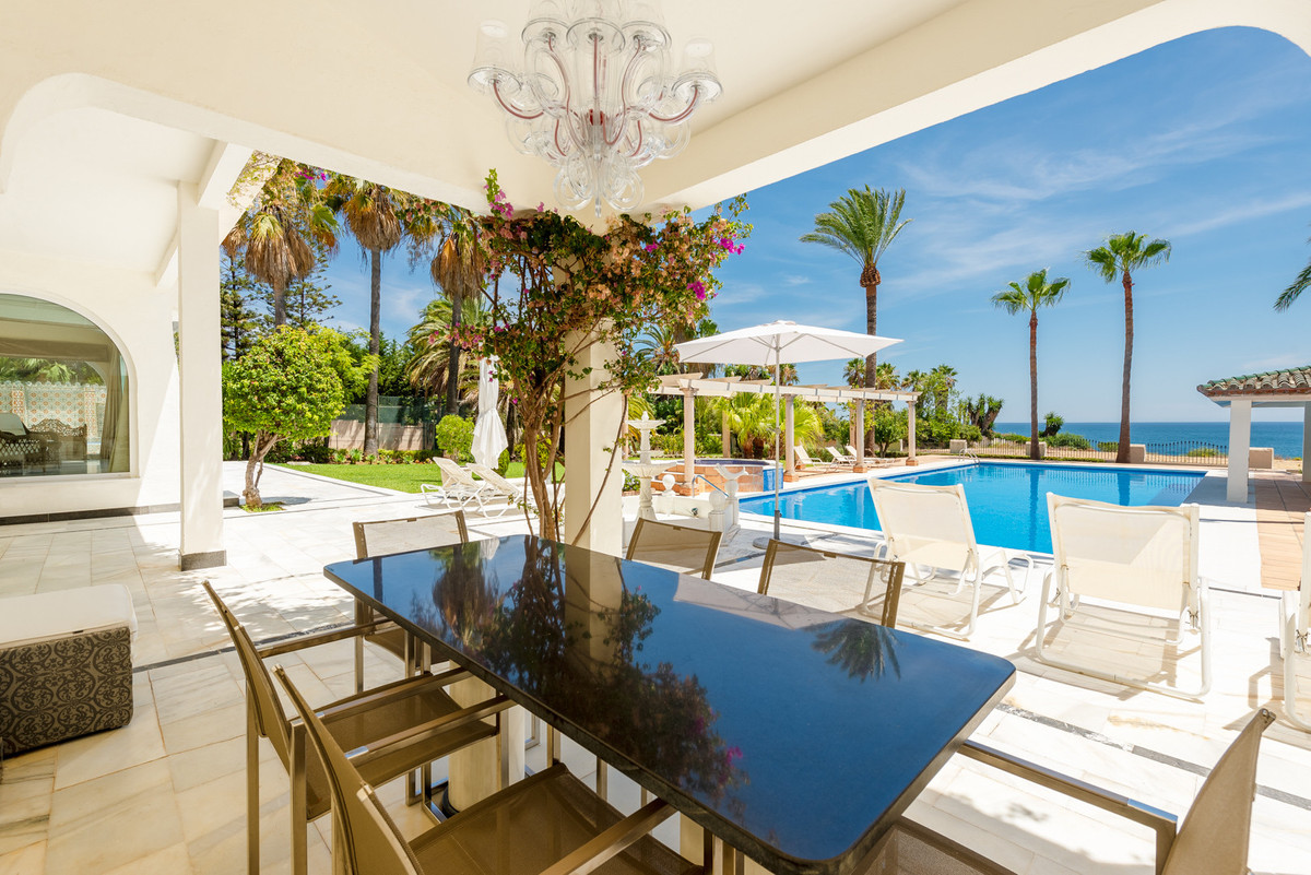 6 Bed Townhouse for sale in Estepona Costa Del Sol, Málaga, Spain