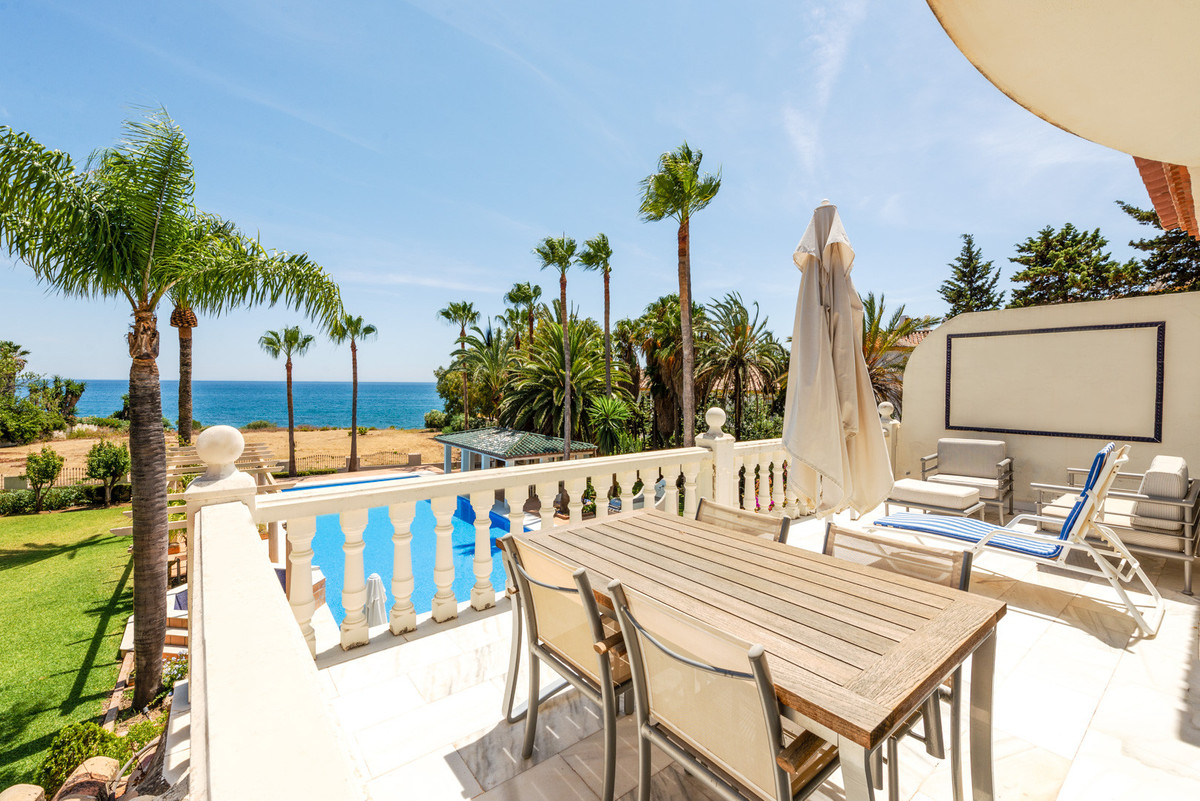 6 Bed Townhouse for sale in Estepona Costa Del Sol, Málaga, Spain