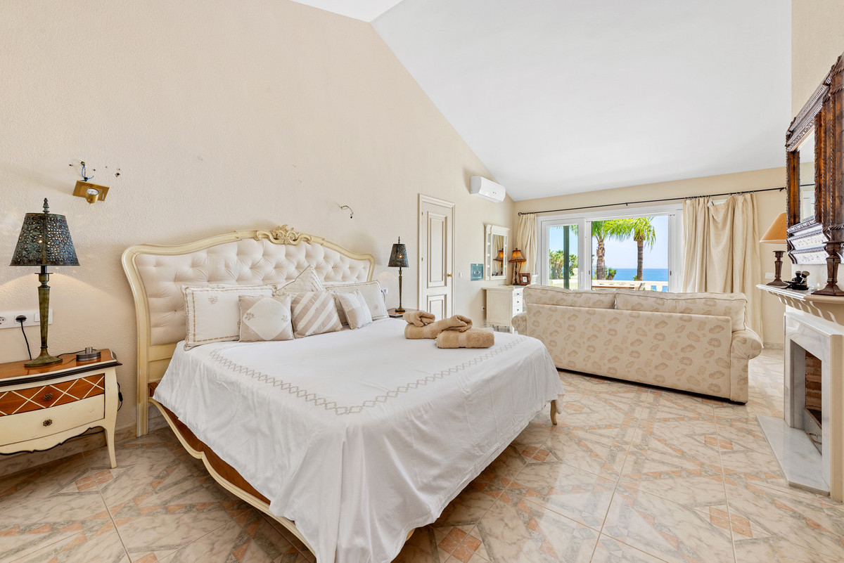 6 Bed Townhouse for sale in Estepona Costa Del Sol, Málaga, Spain