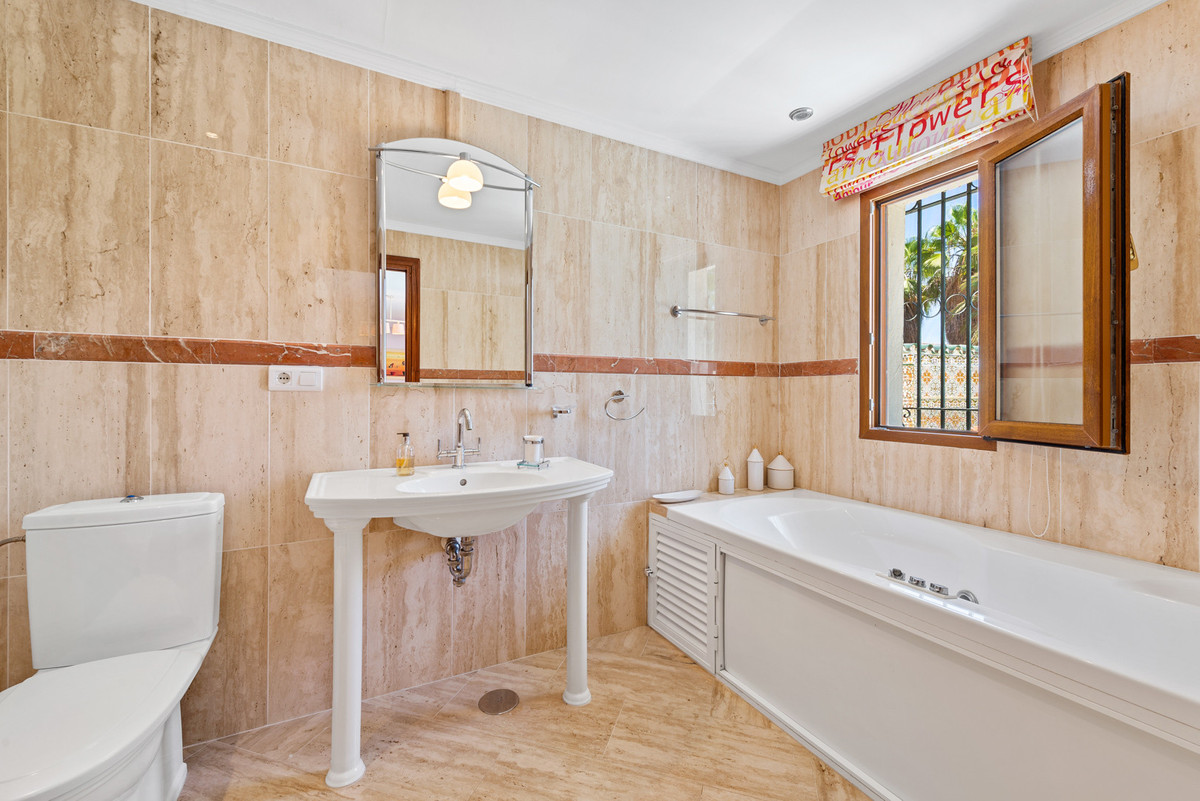 6 Bed Townhouse for sale in Estepona Costa Del Sol, Málaga, Spain