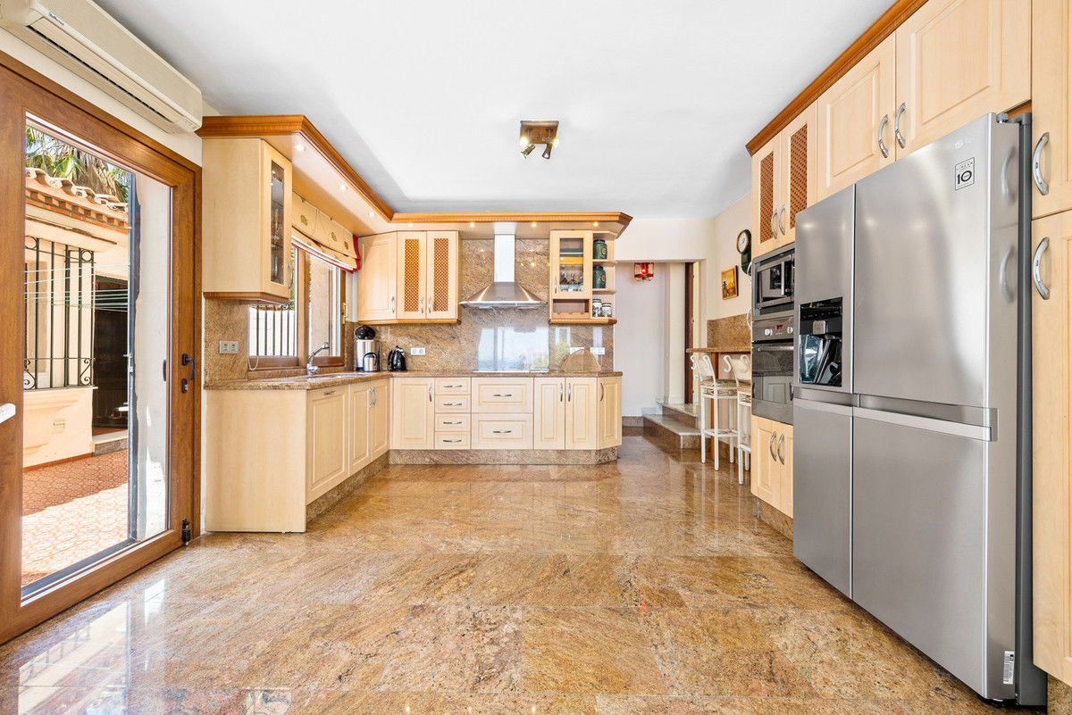 6 Bed Townhouse for sale in Estepona Costa Del Sol, Málaga, Spain
