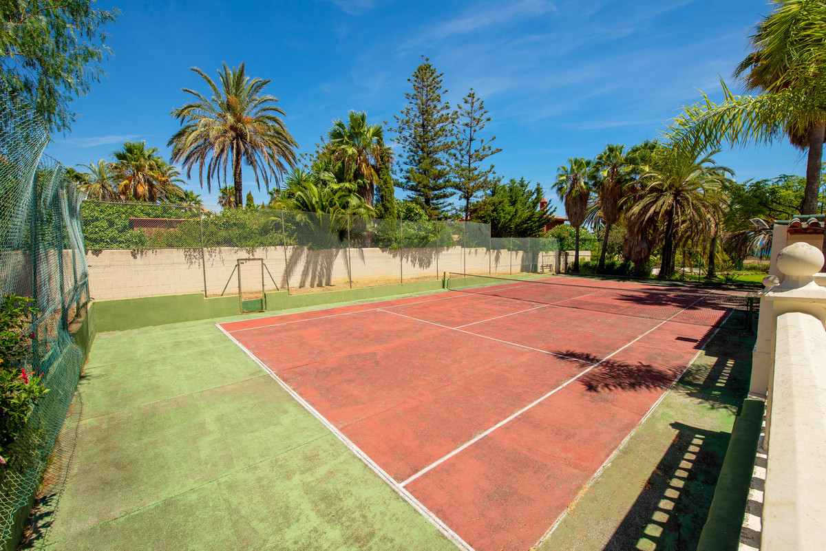 6 Bed Townhouse for sale in Estepona Costa Del Sol, Málaga, Spain