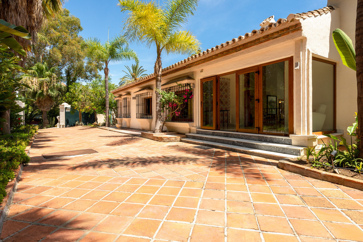 6 Bed Townhouse for sale in Estepona Costa Del Sol, Málaga, Spain