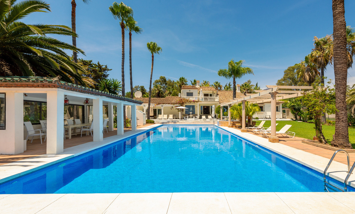 6 Bed Townhouse for sale in Estepona Costa Del Sol, Málaga, Spain