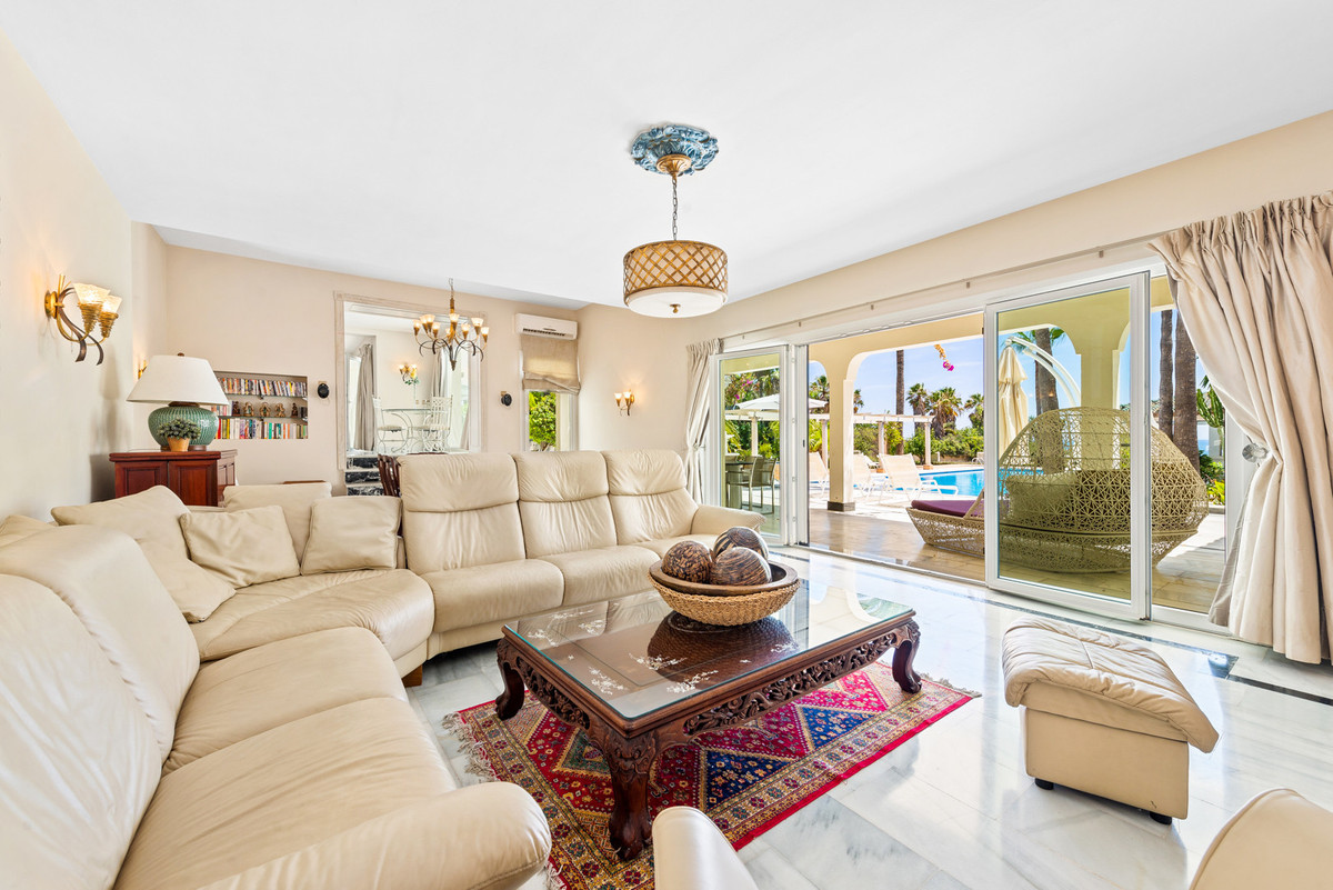6 Bed Townhouse for sale in Estepona Costa Del Sol, Málaga, Spain