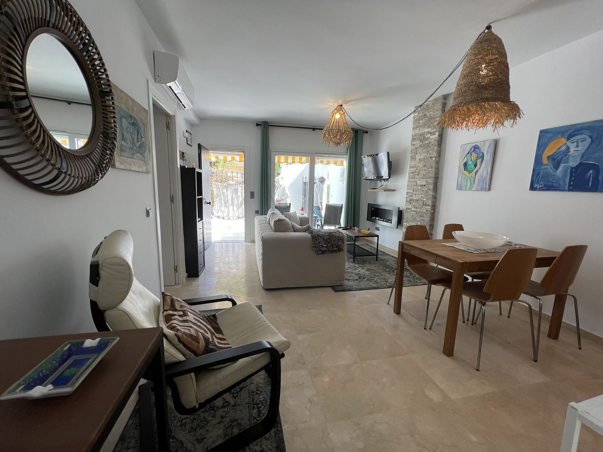 1 Bed Apartment for sale in Puerto De Cabopino Costa Del Sol, Málaga, Spain