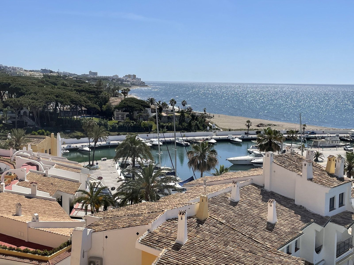 1 Bed Apartment for sale in Puerto De Cabopino Costa Del Sol, Málaga, Spain
