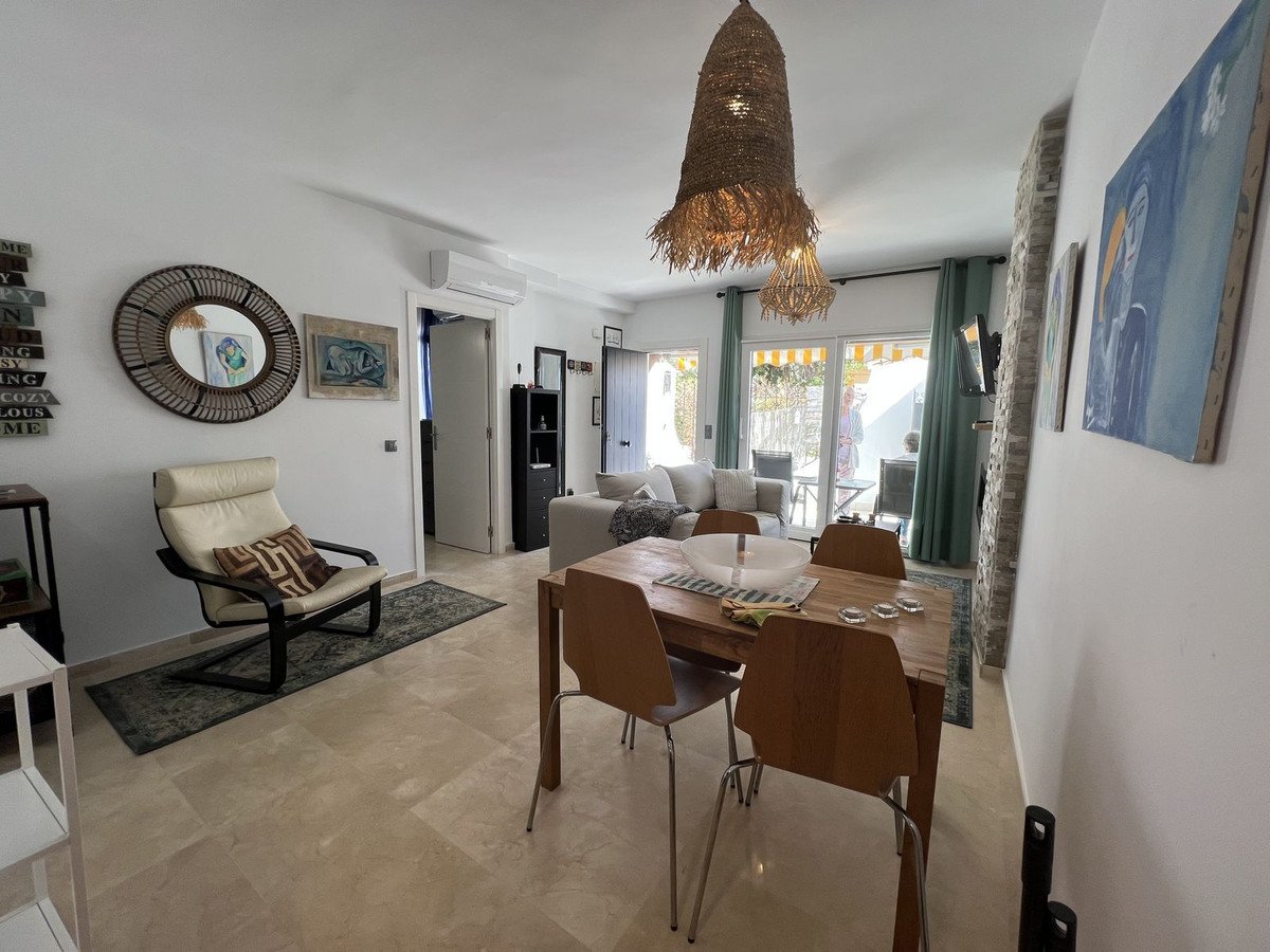1 Bed Apartment for sale in Puerto De Cabopino Costa Del Sol, Málaga, Spain