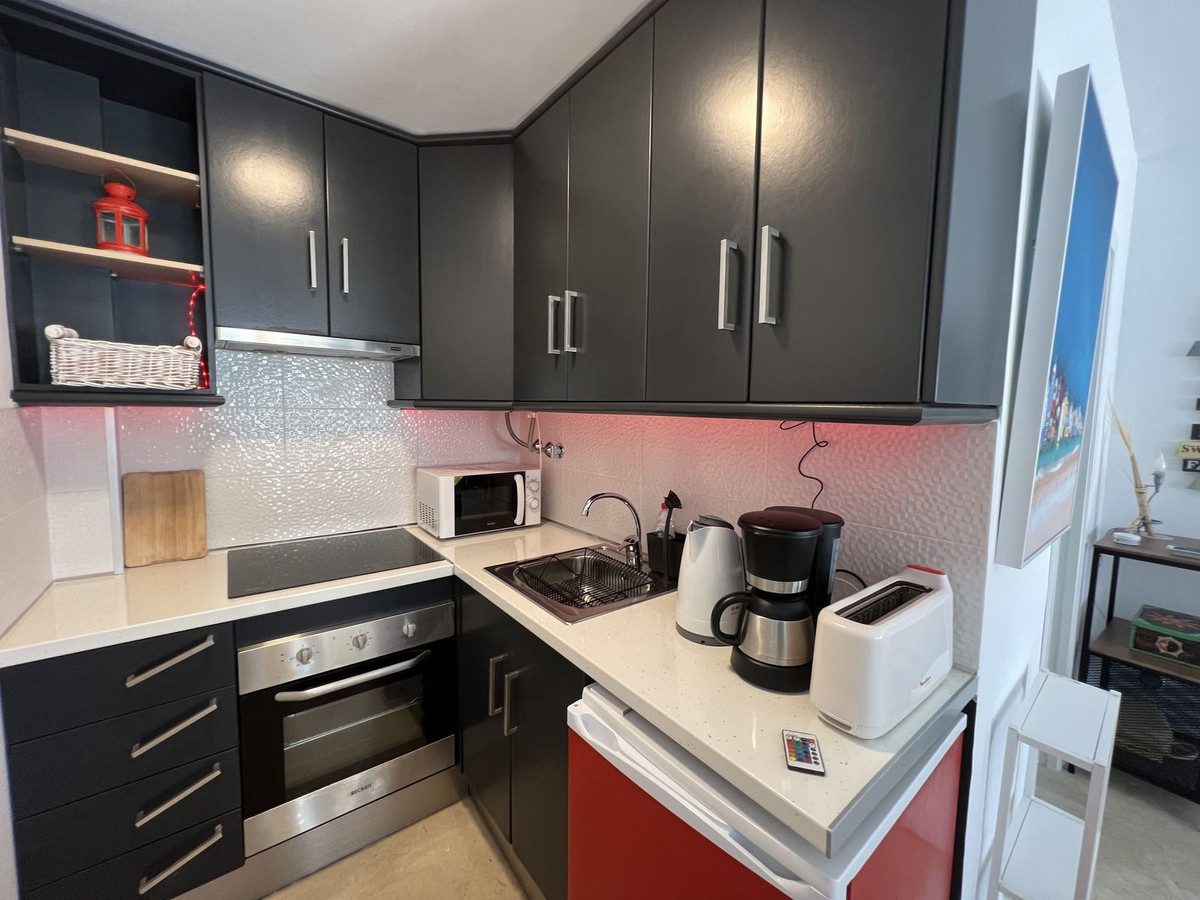1 Bed Apartment for sale in Puerto De Cabopino Costa Del Sol, Málaga, Spain
