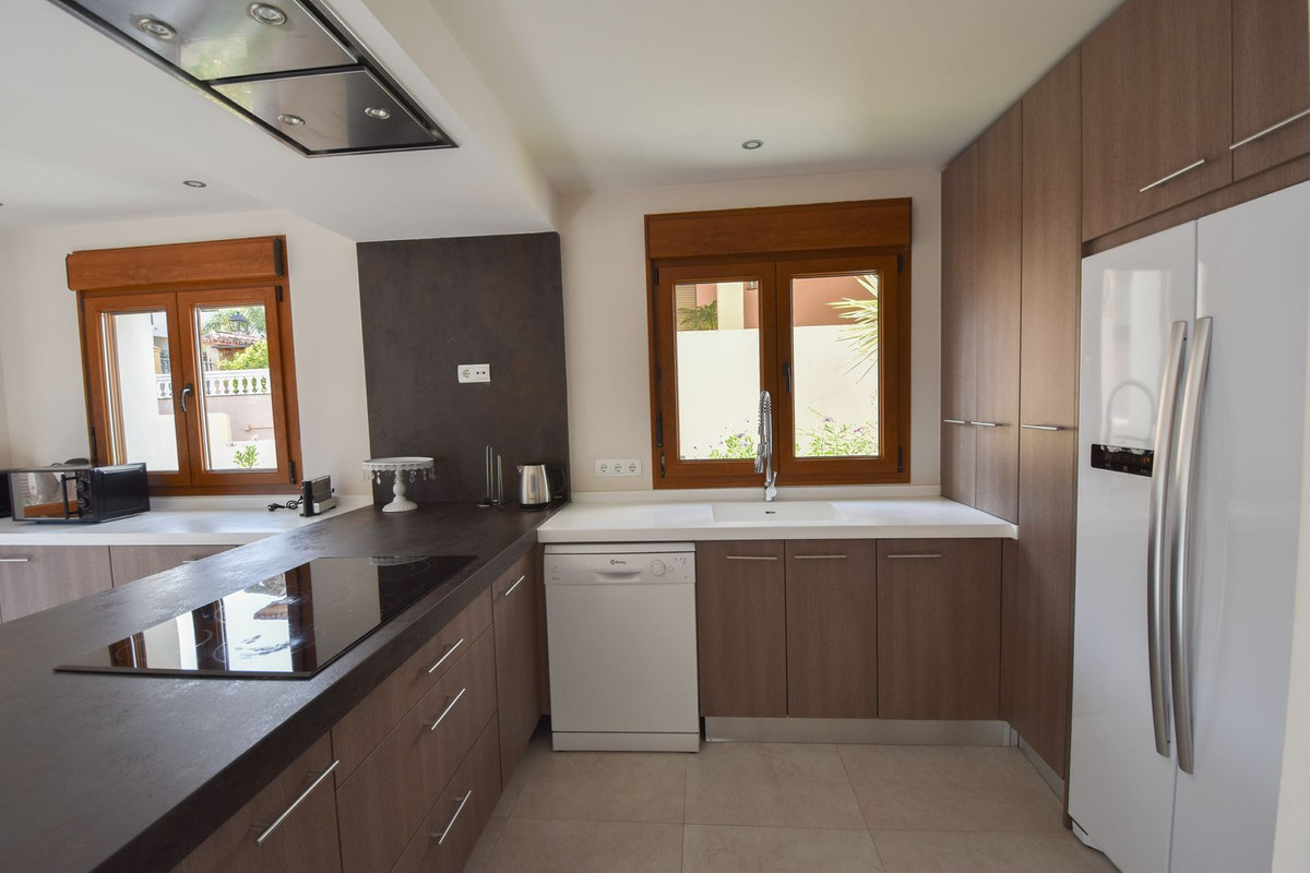 5 Bed Townhouse for sale in Marbella Costa Del Sol, Málaga, Spain