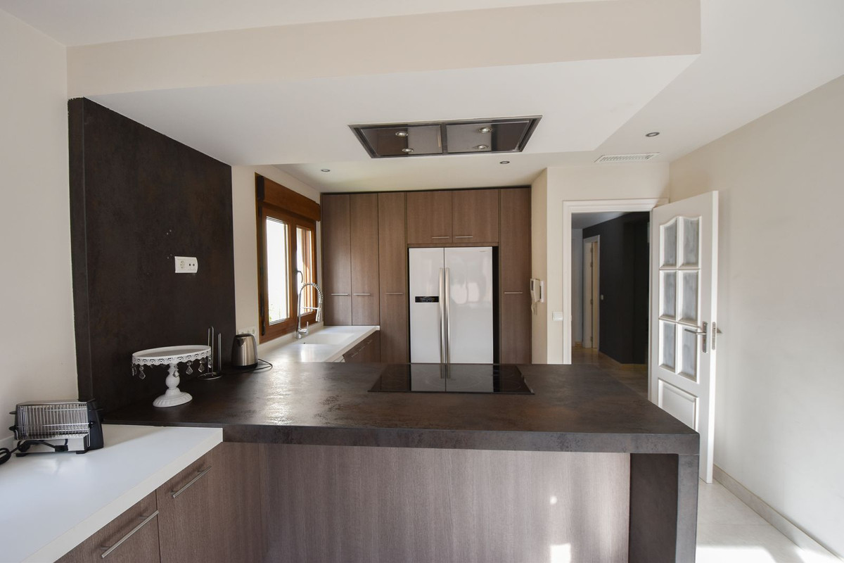 5 Bed Townhouse for sale in Marbella Costa Del Sol, Málaga, Spain