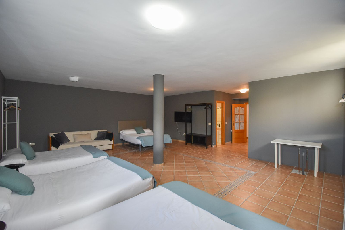 5 Bed Townhouse for sale in Marbella Costa Del Sol, Málaga, Spain