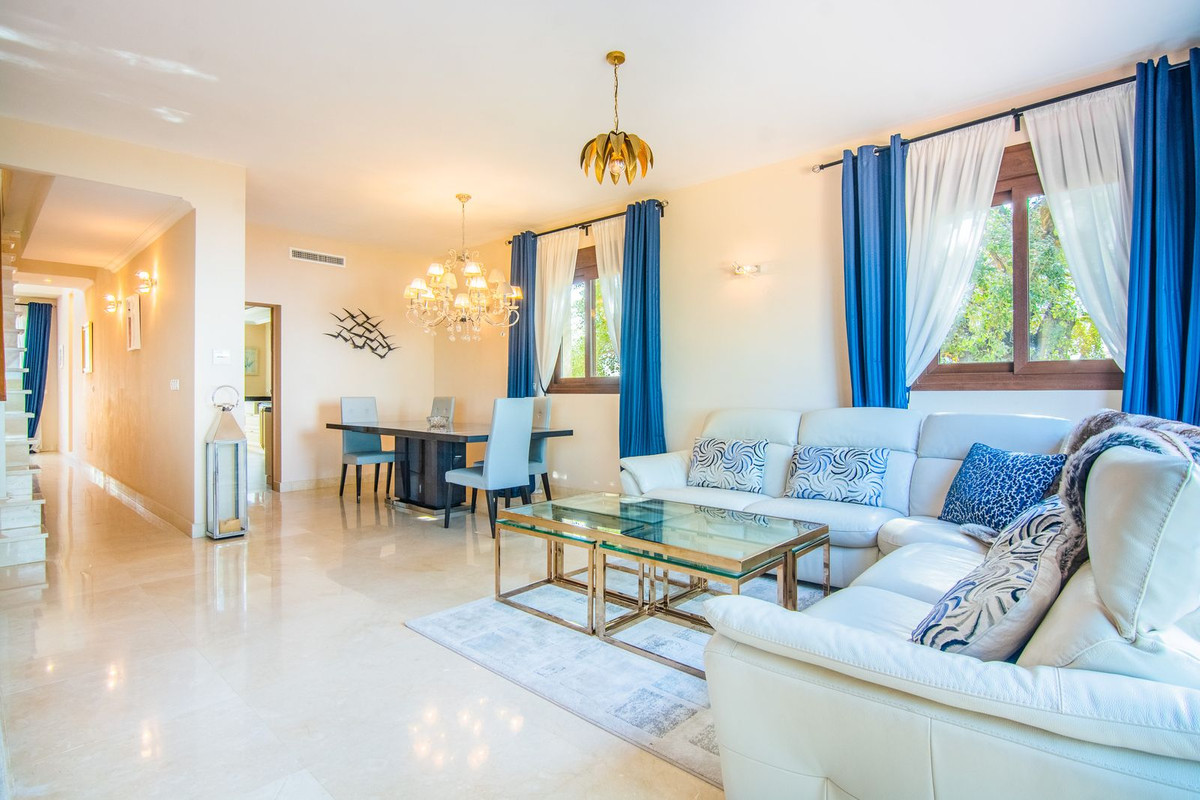 5 Bed Townhouse for sale in La Mairena Costa Del Sol, Málaga, Spain