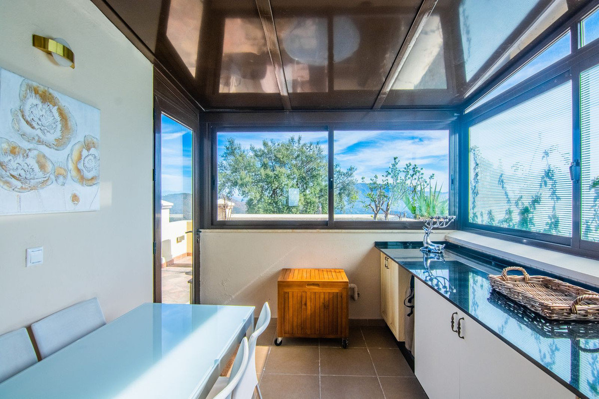 5 Bed Townhouse for sale in La Mairena Costa Del Sol, Málaga, Spain