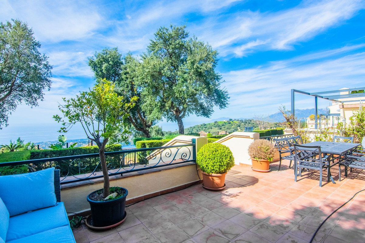 5 Bed Townhouse for sale in La Mairena Costa Del Sol, Málaga, Spain