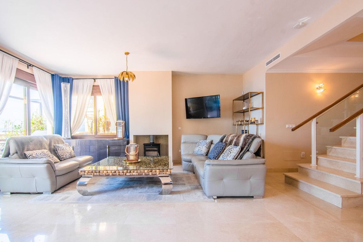 5 Bed Townhouse for sale in La Mairena Costa Del Sol, Málaga, Spain