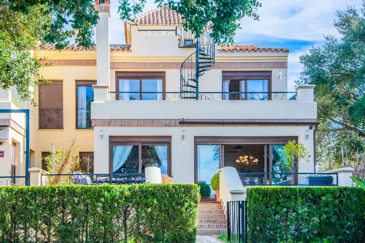 5 Bed Townhouse for sale in La Mairena Costa Del Sol, Málaga, Spain