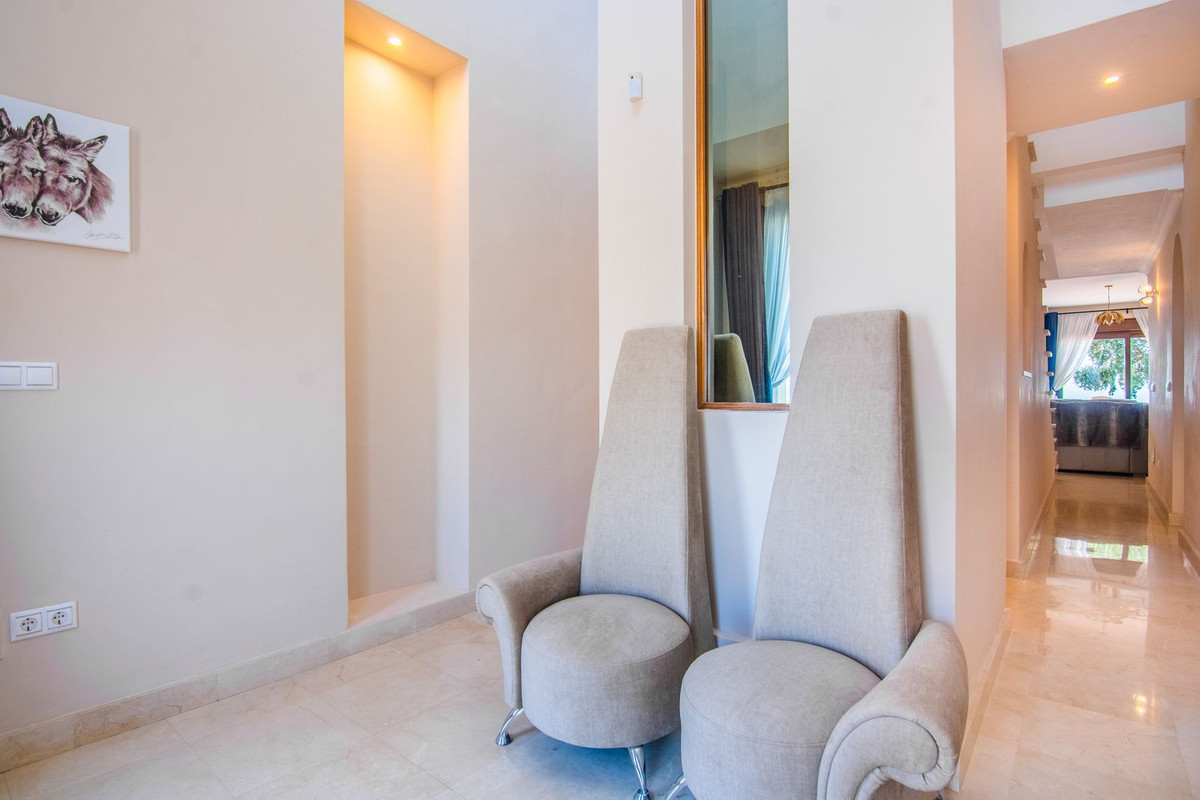 5 Bed Townhouse for sale in La Mairena Costa Del Sol, Málaga, Spain
