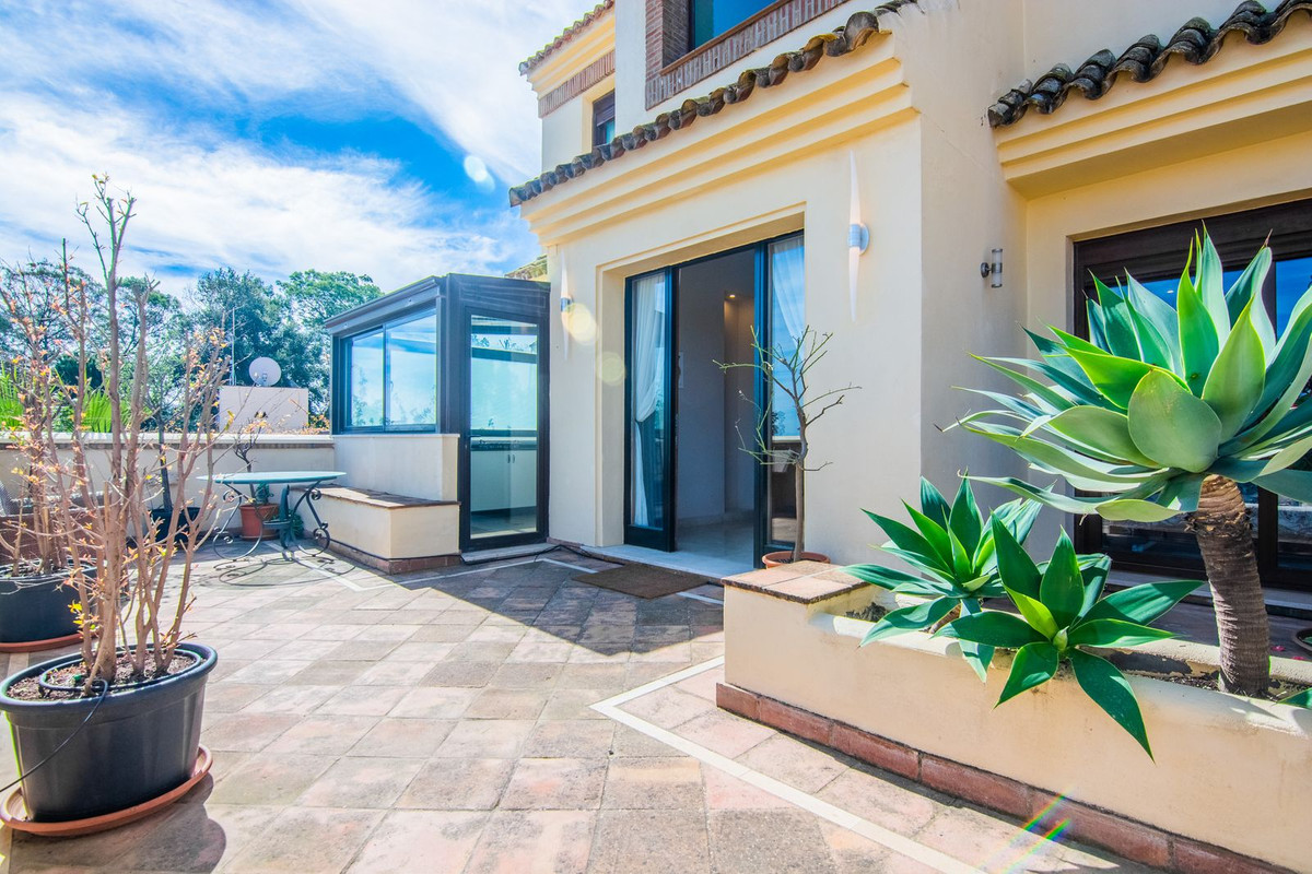 5 Bed Townhouse for sale in La Mairena Costa Del Sol, Málaga, Spain