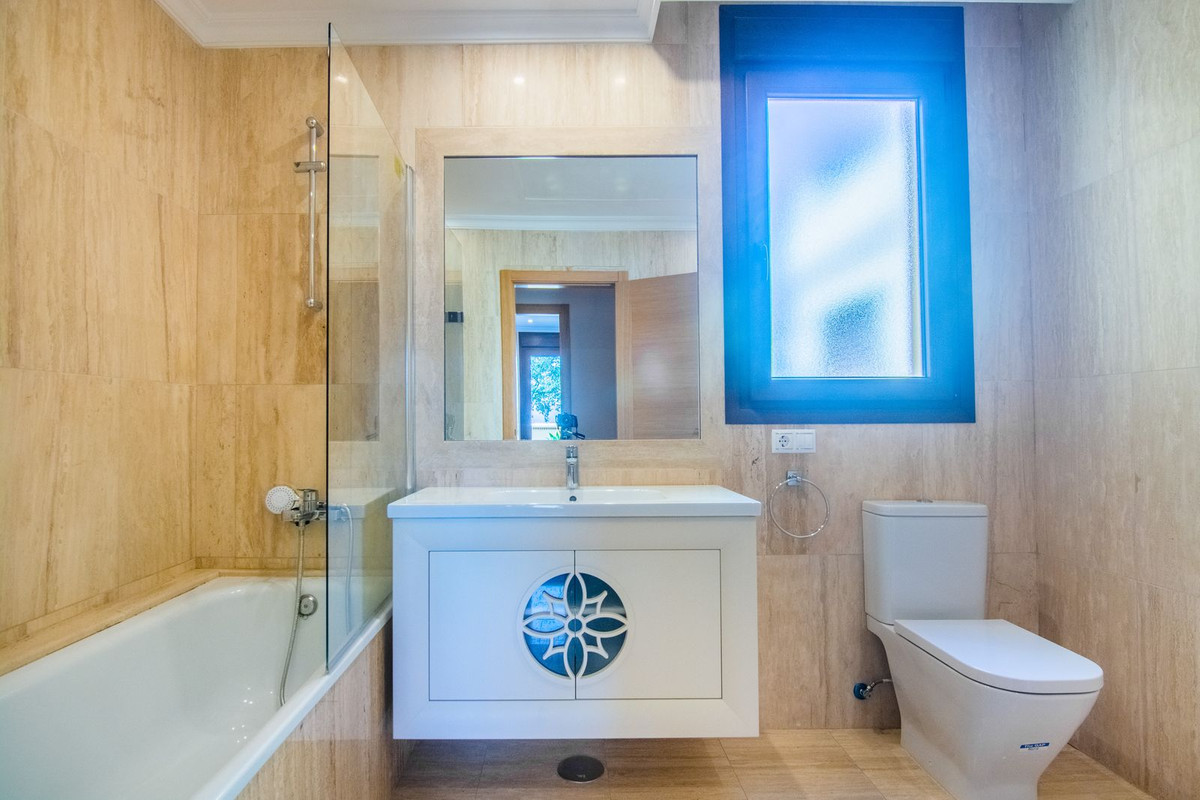 5 Bed Townhouse for sale in La Mairena Costa Del Sol, Málaga, Spain