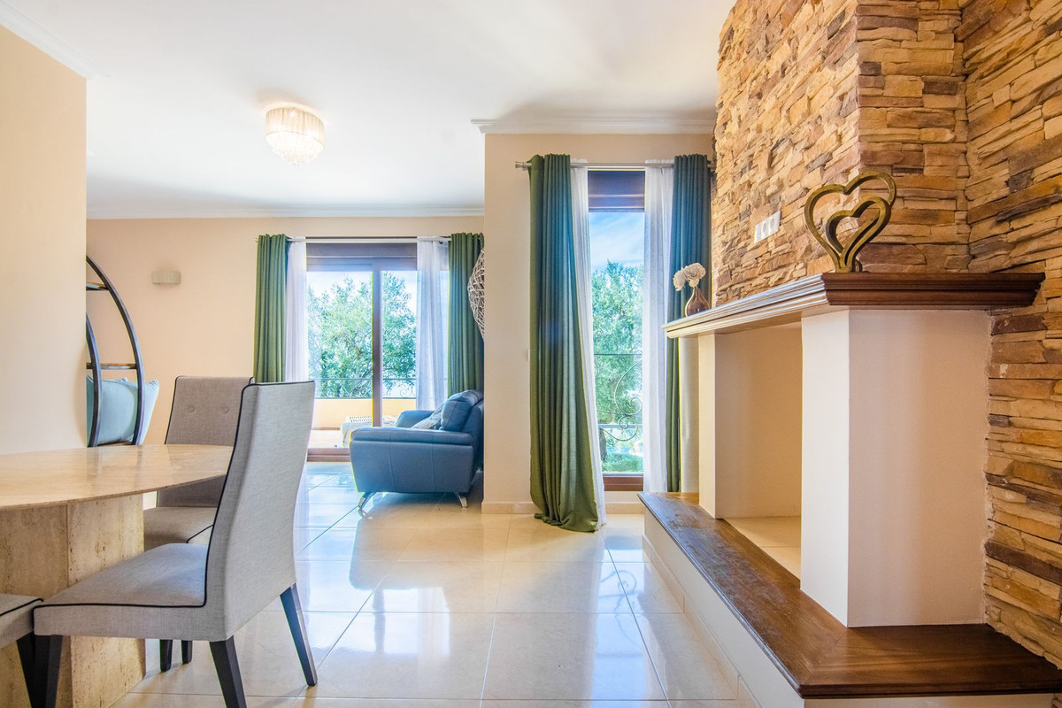 5 Bed Townhouse for sale in La Mairena Costa Del Sol, Málaga, Spain