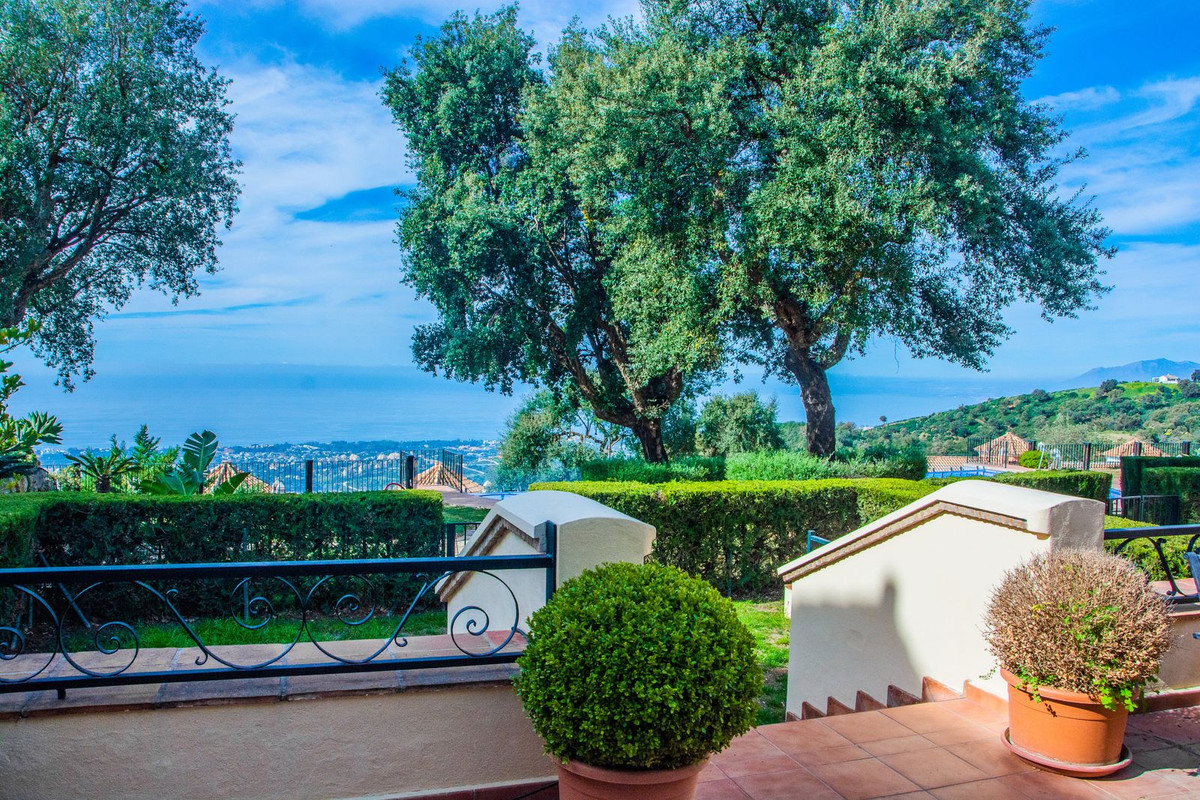 5 Bed Townhouse for sale in La Mairena Costa Del Sol, Málaga, Spain