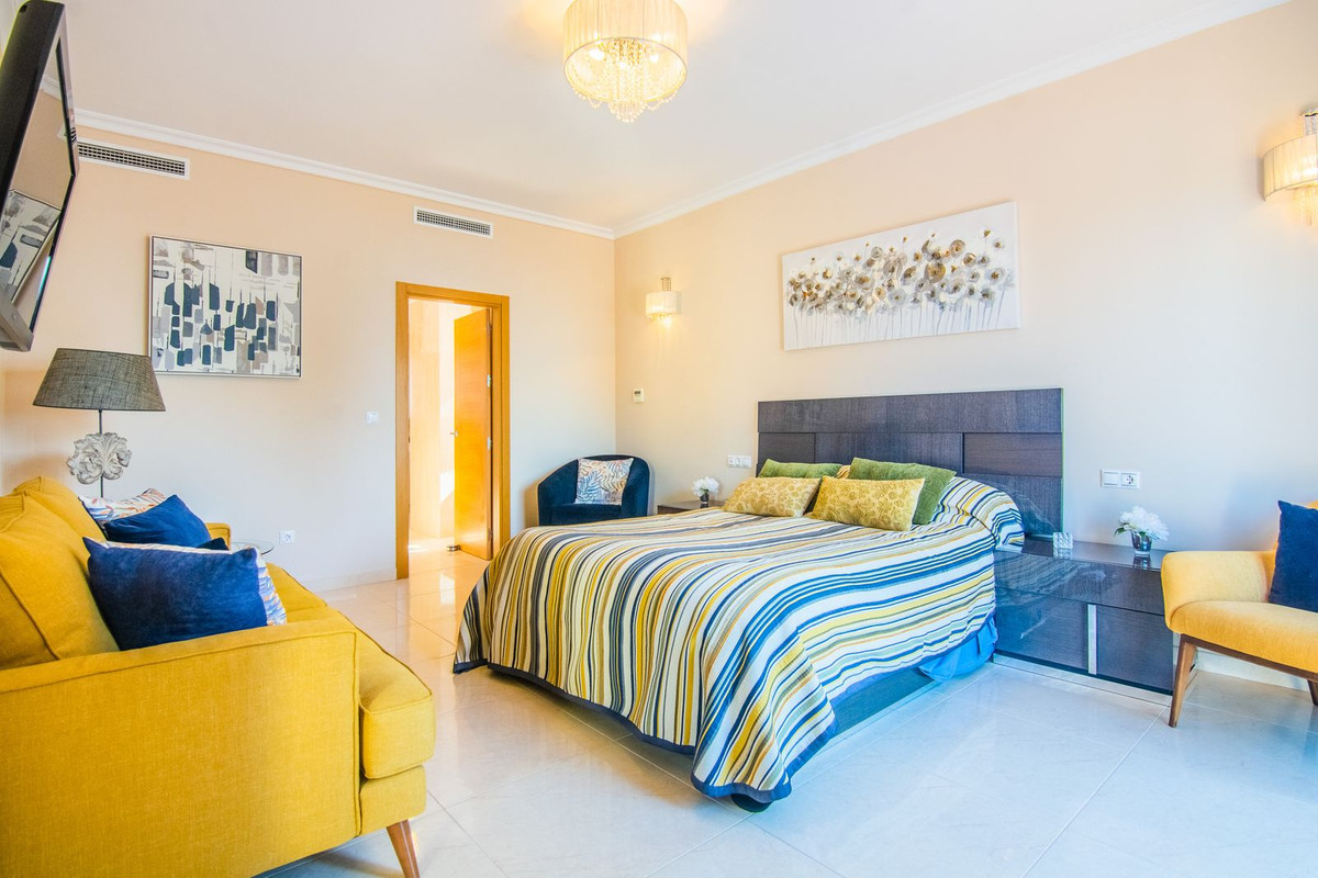 5 Bed Townhouse for sale in La Mairena Costa Del Sol, Málaga, Spain
