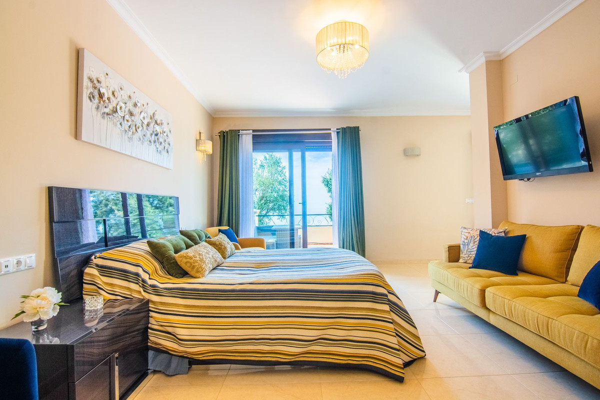 5 Bed Townhouse for sale in La Mairena Costa Del Sol, Málaga, Spain