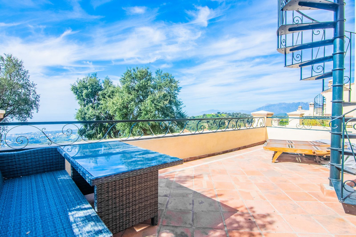 5 Bed Townhouse for sale in La Mairena Costa Del Sol, Málaga, Spain