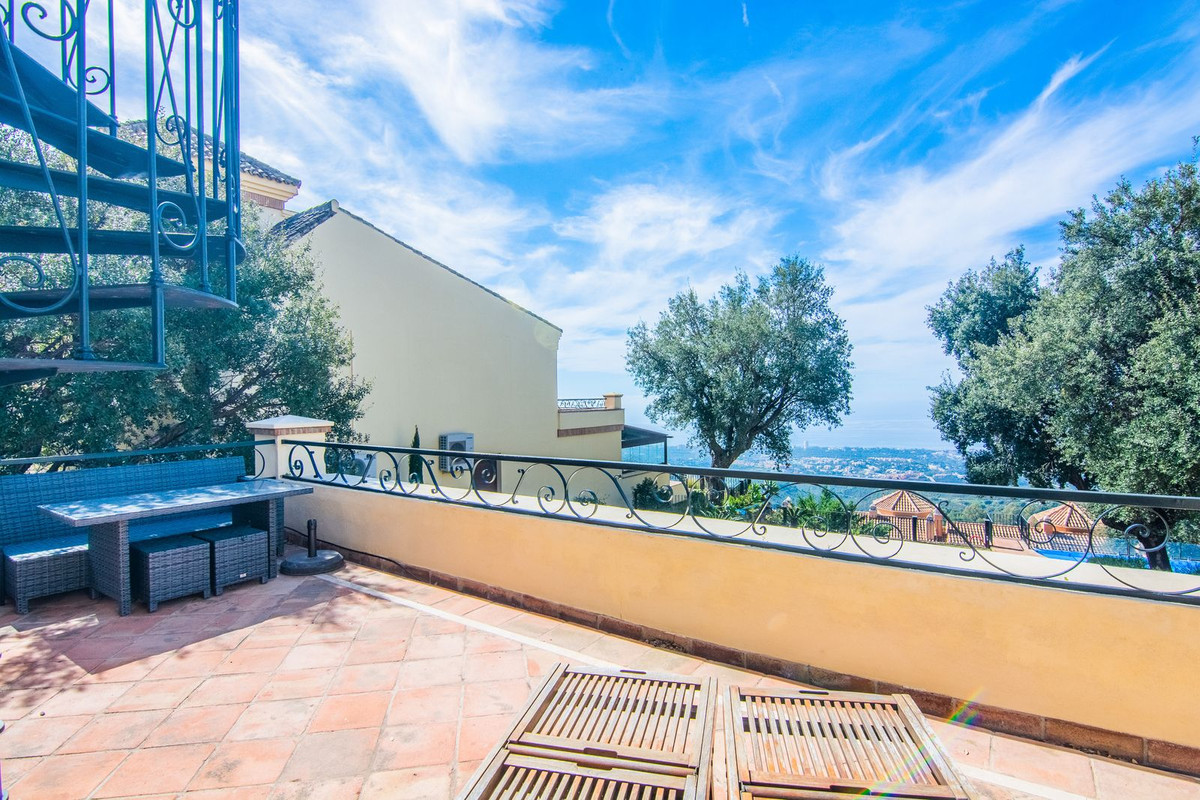 5 Bed Townhouse for sale in La Mairena Costa Del Sol, Málaga, Spain