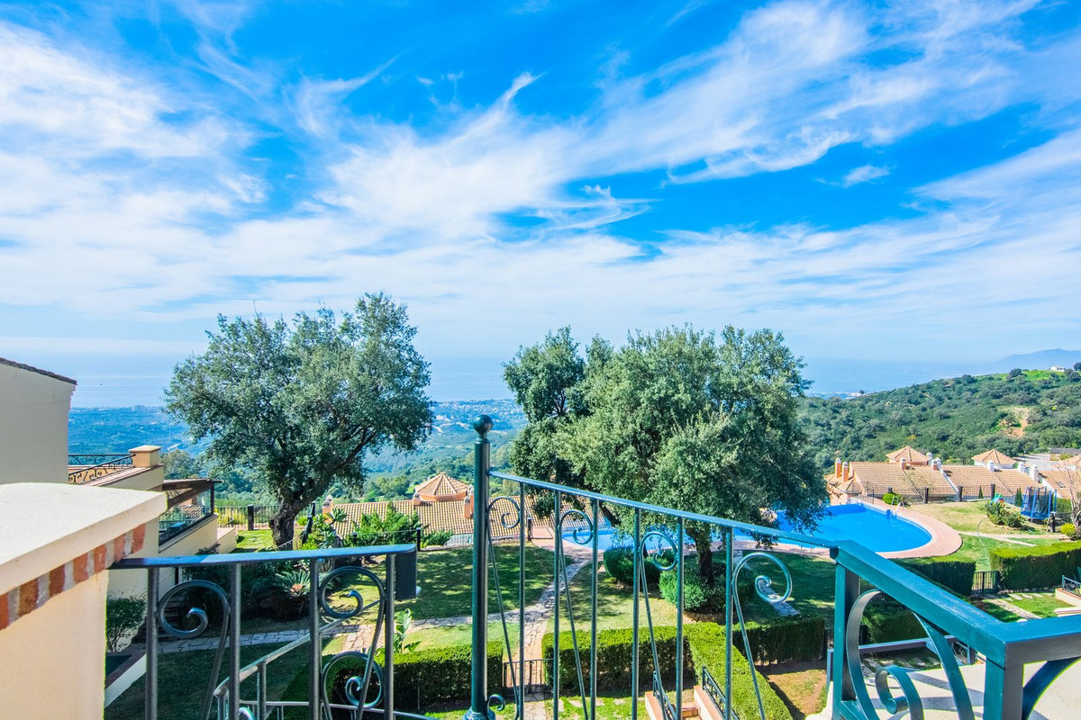 5 Bed Townhouse for sale in La Mairena Costa Del Sol, Málaga, Spain