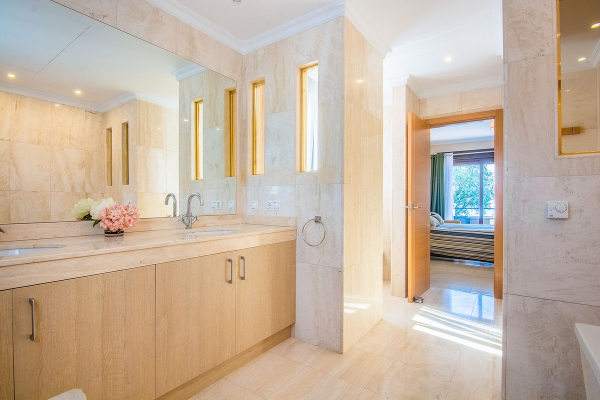 5 Bed Townhouse for sale in La Mairena Costa Del Sol, Málaga, Spain