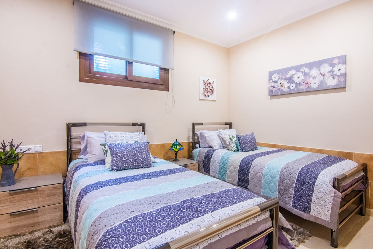 5 Bed Townhouse for sale in La Mairena Costa Del Sol, Málaga, Spain