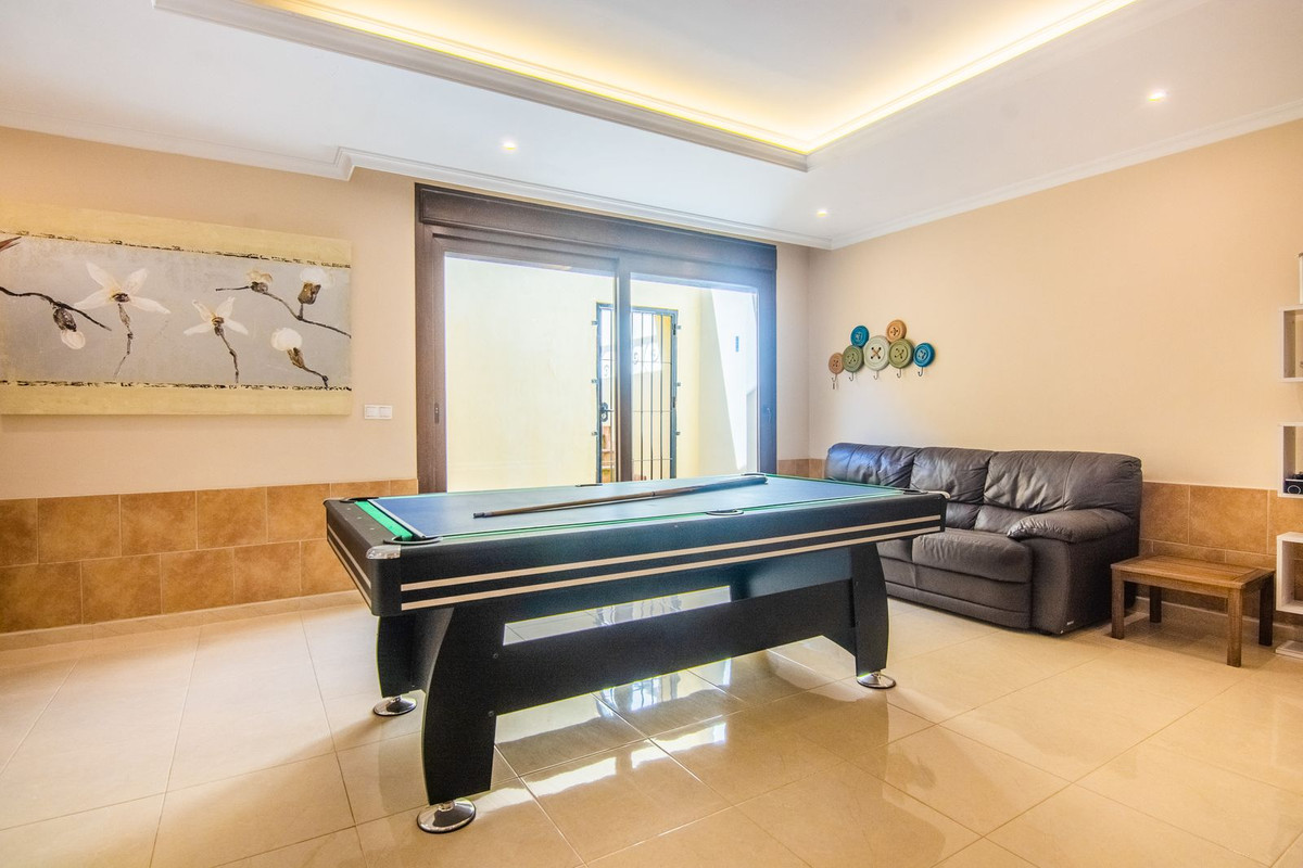 5 Bed Townhouse for sale in La Mairena Costa Del Sol, Málaga, Spain