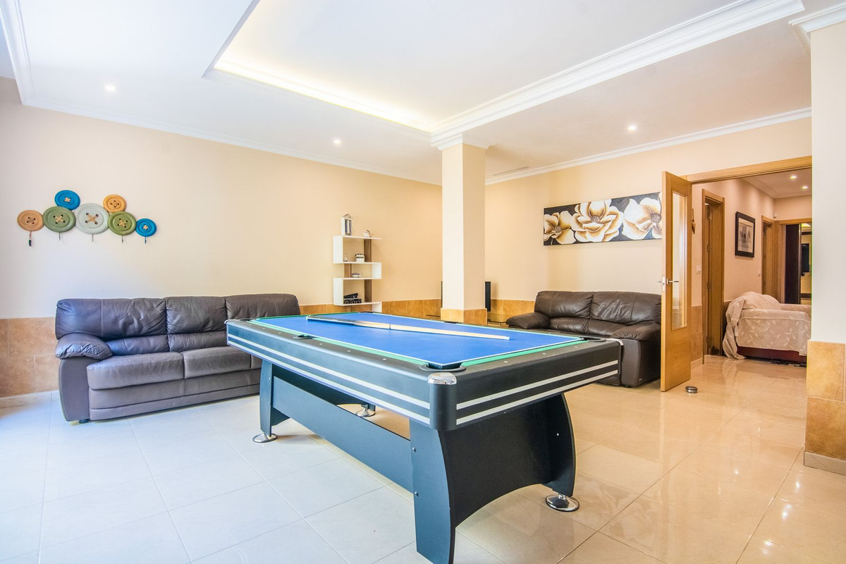 5 Bed Townhouse for sale in La Mairena Costa Del Sol, Málaga, Spain