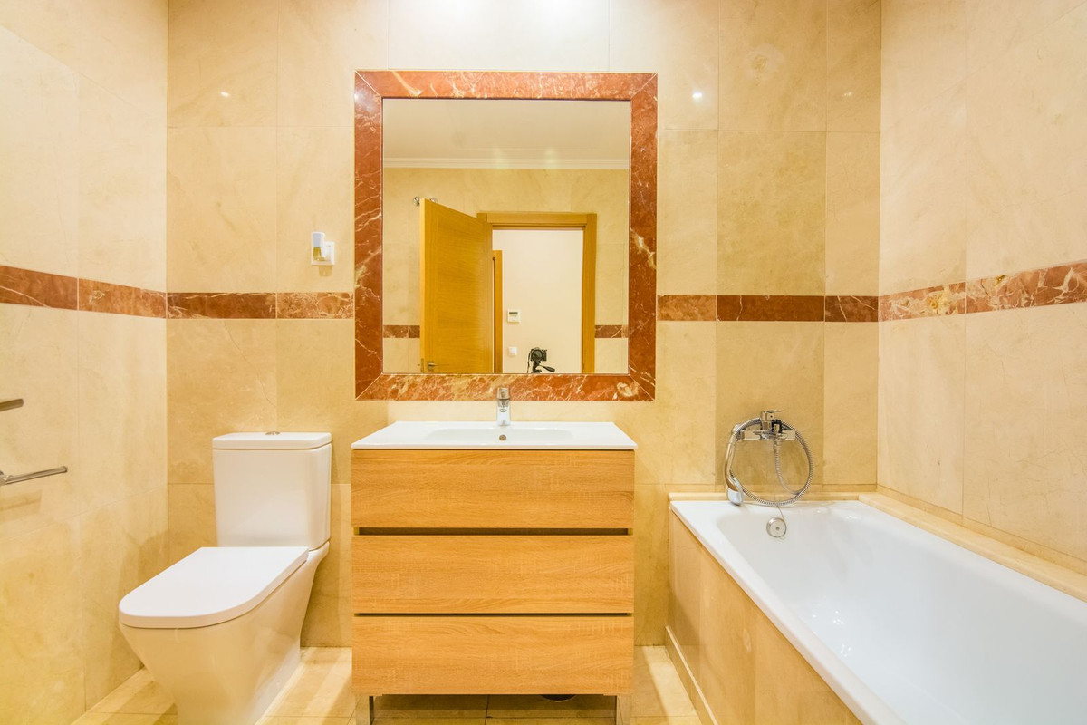 5 Bed Townhouse for sale in La Mairena Costa Del Sol, Málaga, Spain
