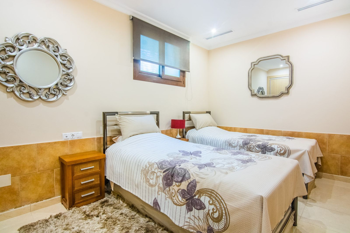5 Bed Townhouse for sale in La Mairena Costa Del Sol, Málaga, Spain