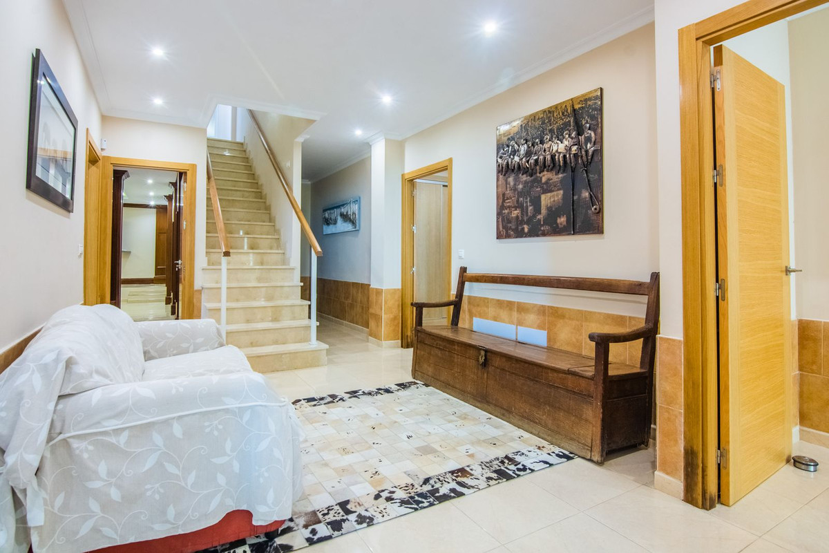 5 Bed Townhouse for sale in La Mairena Costa Del Sol, Málaga, Spain