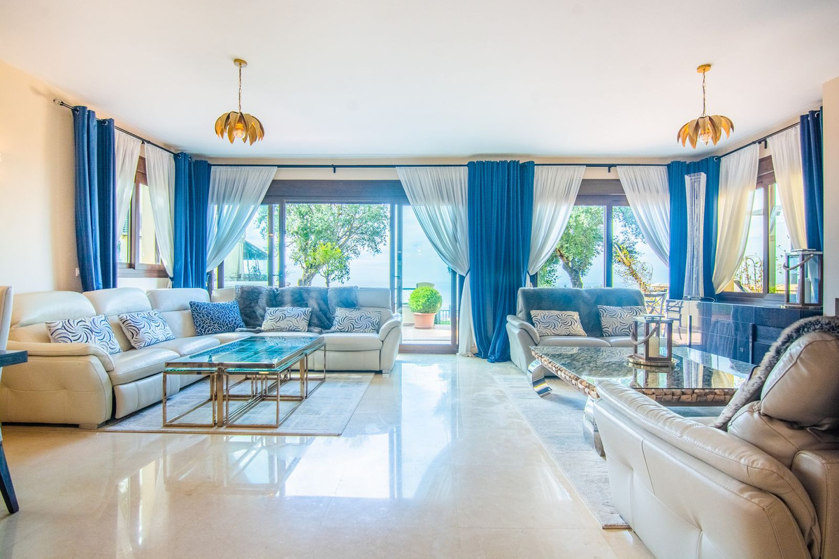 5 Bed Townhouse for sale in La Mairena Costa Del Sol, Málaga, Spain